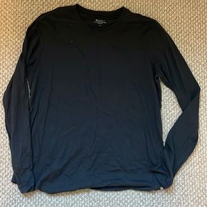 Figs Women's Black Long-Sleeve Crew Neck Top